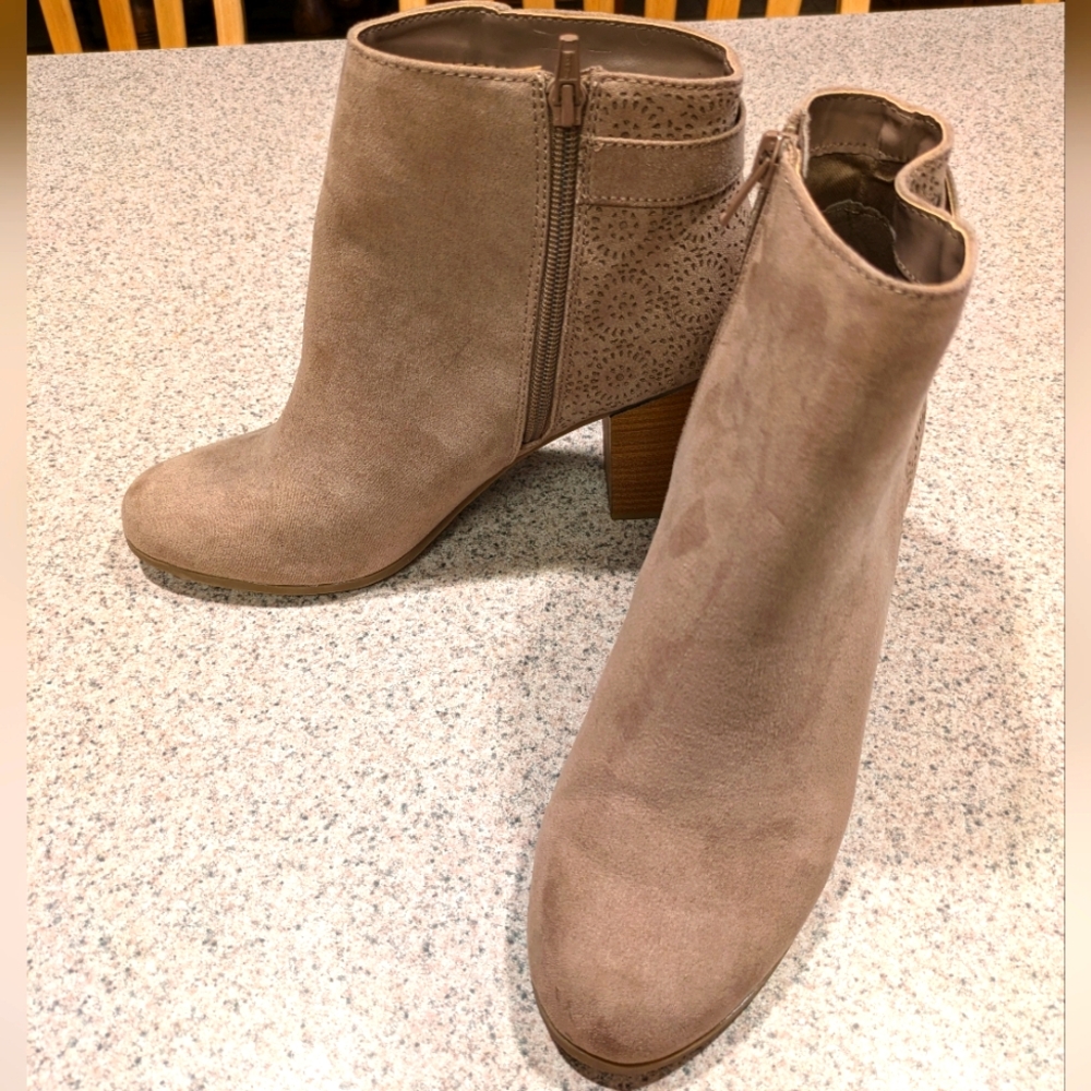 EUC Lauren Conrad Booties size 9.5.